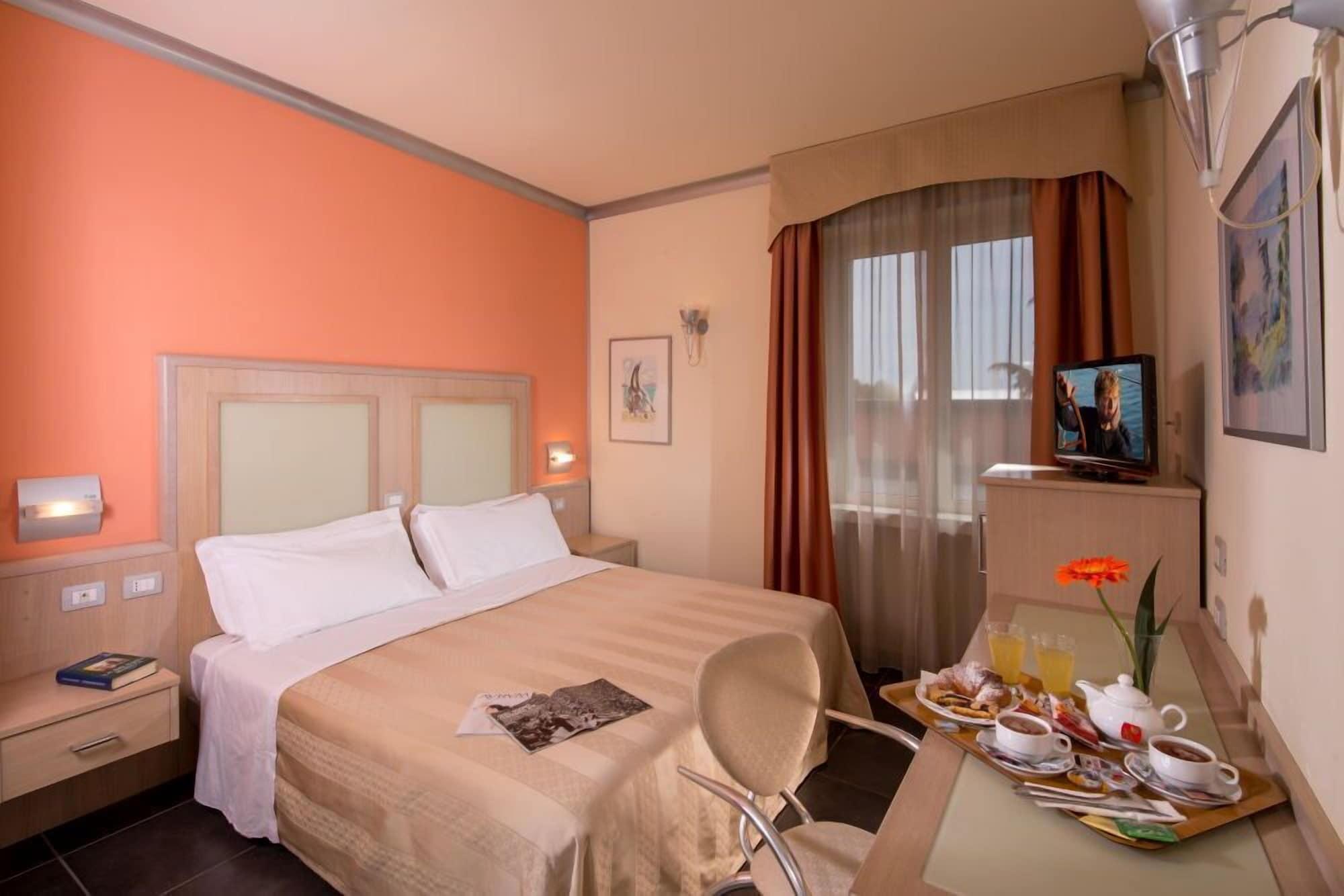 Hotel Mediterraneo Stagno Buitenkant foto